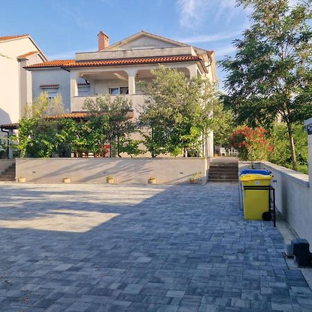 Apartments In Rijeka, Free Parking And Large Terrace, 15Min Drive From The Beach Εξωτερικό φωτογραφία