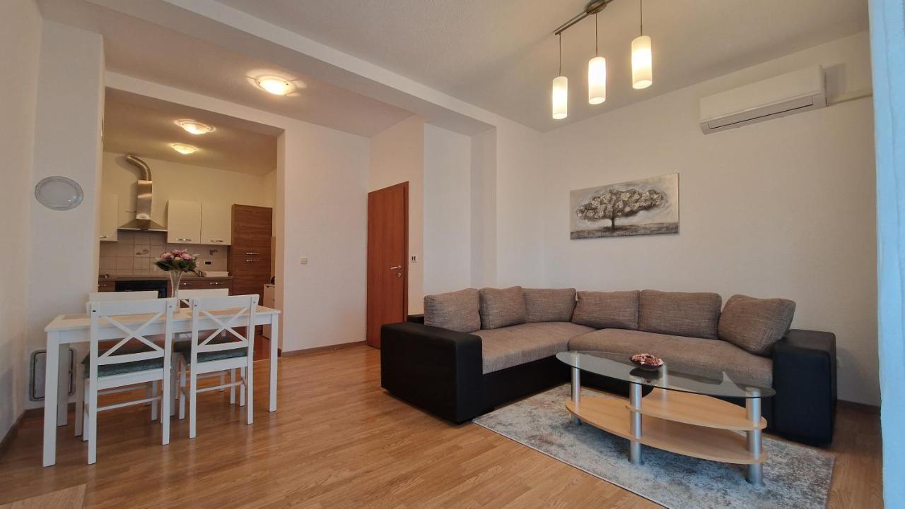 Apartments In Rijeka, Free Parking And Large Terrace, 15Min Drive From The Beach Εξωτερικό φωτογραφία