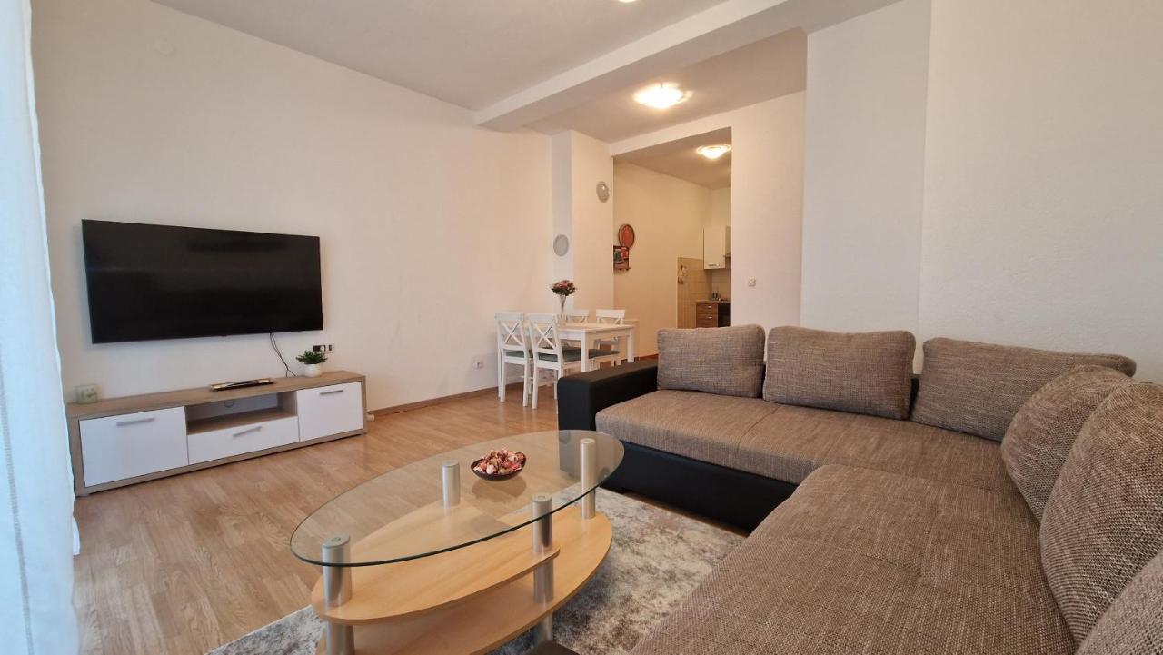 Apartments In Rijeka, Free Parking And Large Terrace, 15Min Drive From The Beach Εξωτερικό φωτογραφία