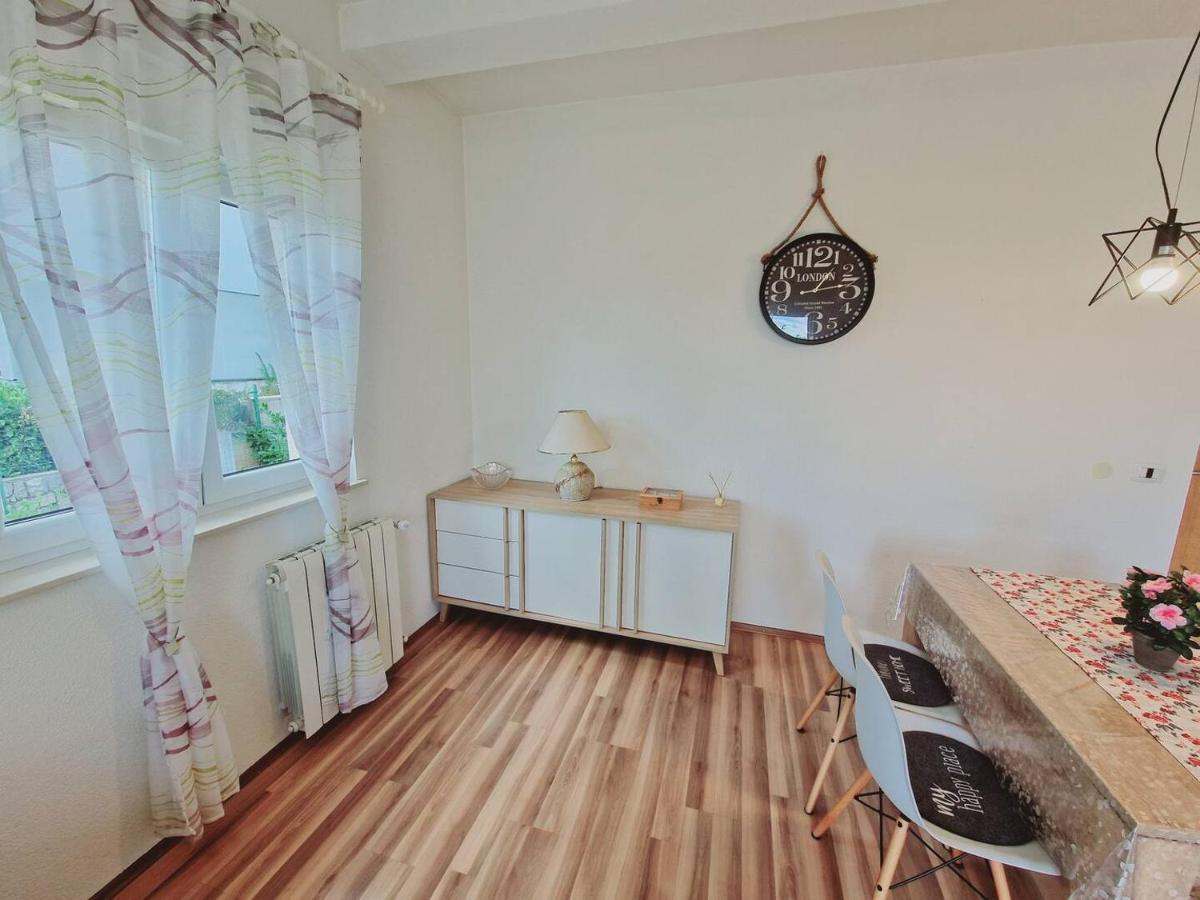 Apartments In Rijeka, Free Parking And Large Terrace, 15Min Drive From The Beach Εξωτερικό φωτογραφία