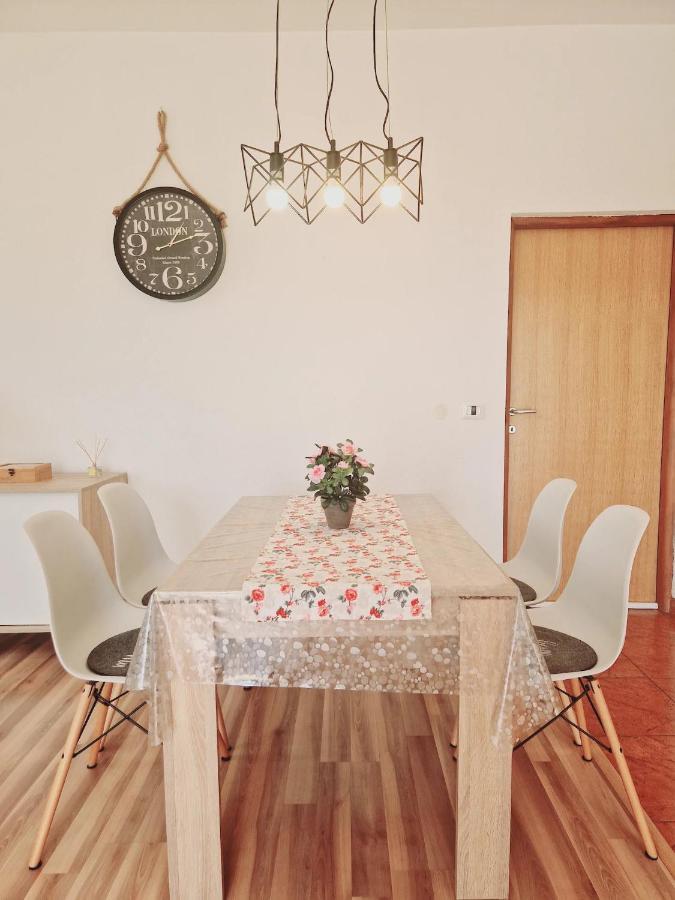 Apartments In Rijeka, Free Parking And Large Terrace, 15Min Drive From The Beach Εξωτερικό φωτογραφία