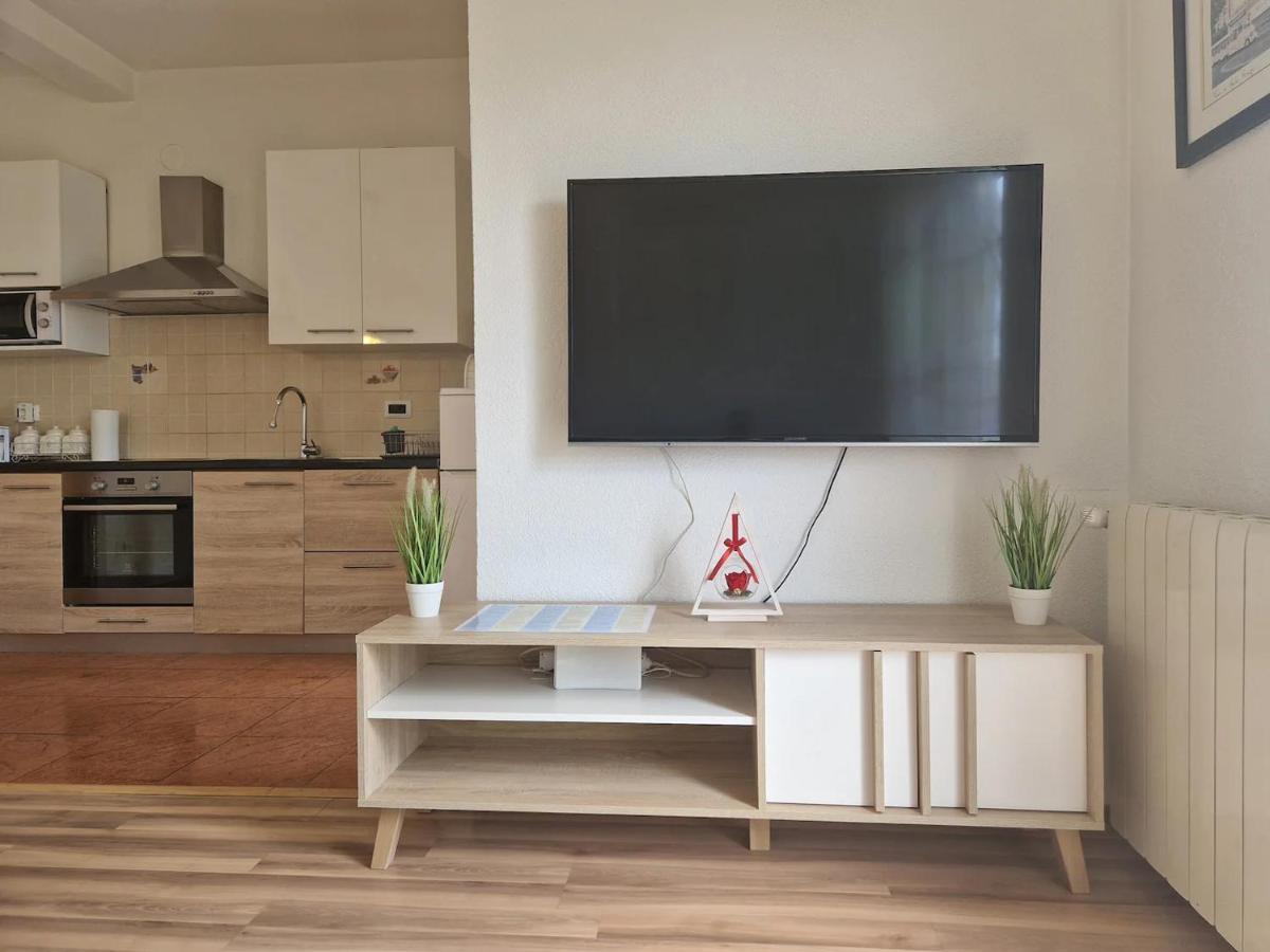 Apartments In Rijeka, Free Parking And Large Terrace, 15Min Drive From The Beach Εξωτερικό φωτογραφία