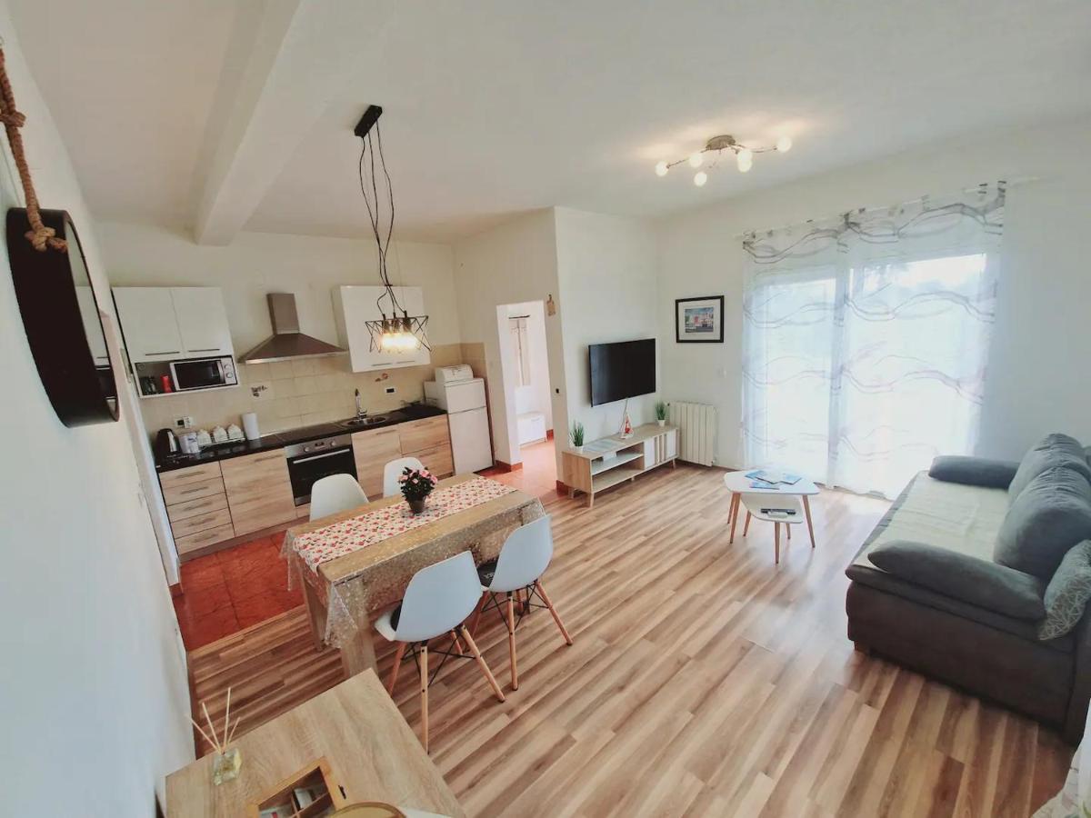 Apartments In Rijeka, Free Parking And Large Terrace, 15Min Drive From The Beach Εξωτερικό φωτογραφία